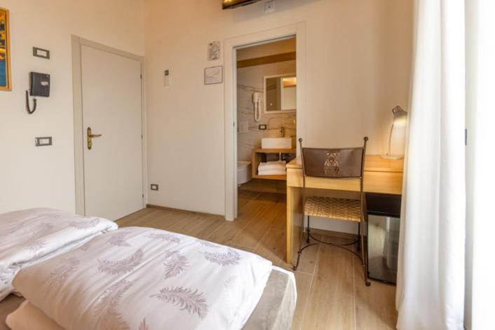 Hotel Rabay Brenzone sul Garda Exterior photo